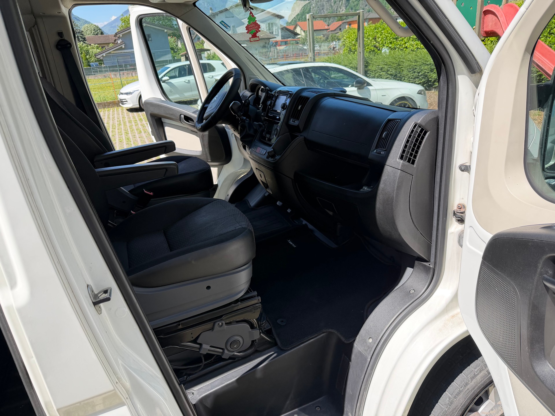 CITROEN 2.0 BlueHDi 163 Attraction-image-1