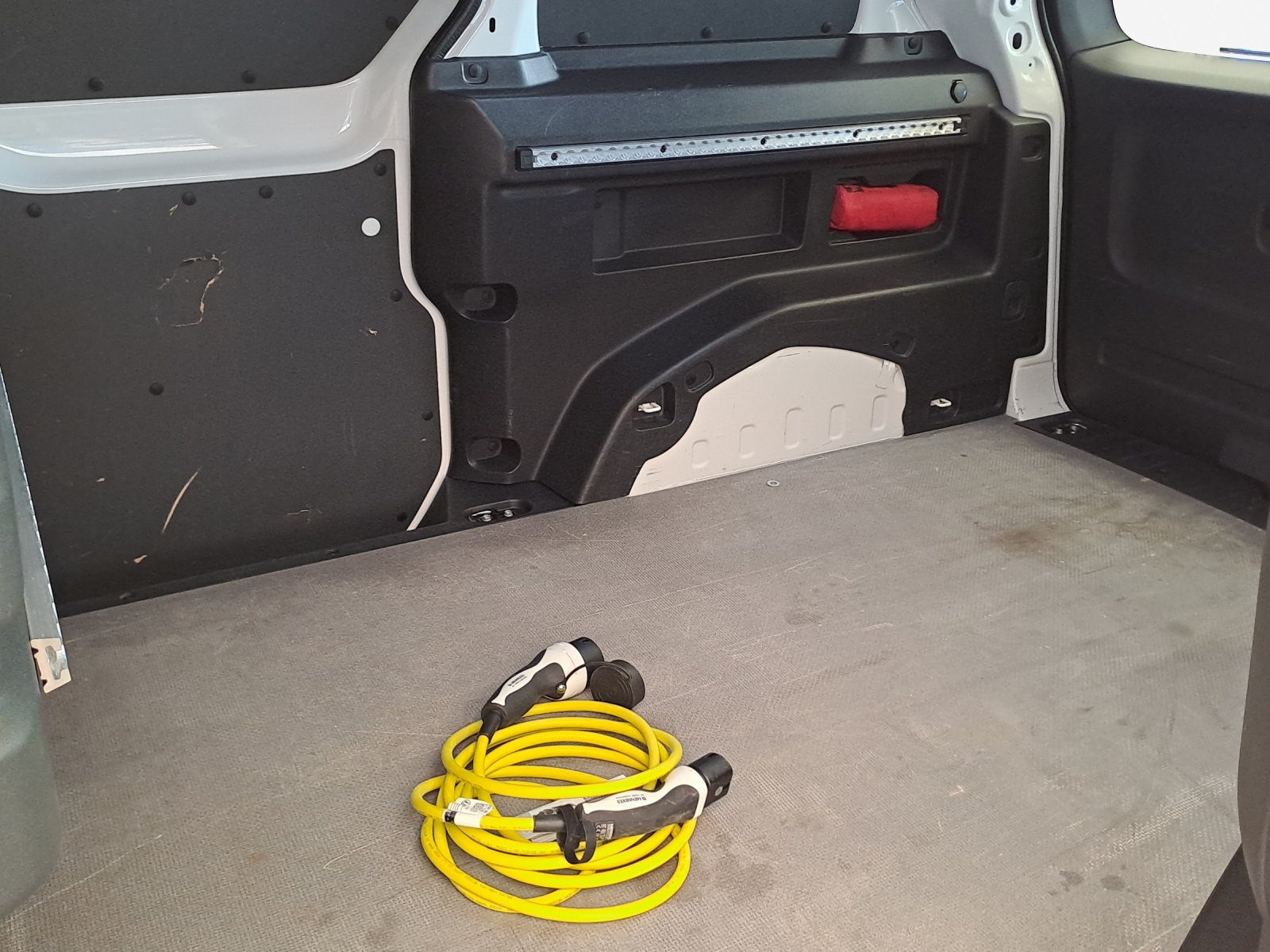 VW ID. Buzz Cargo-image-11
