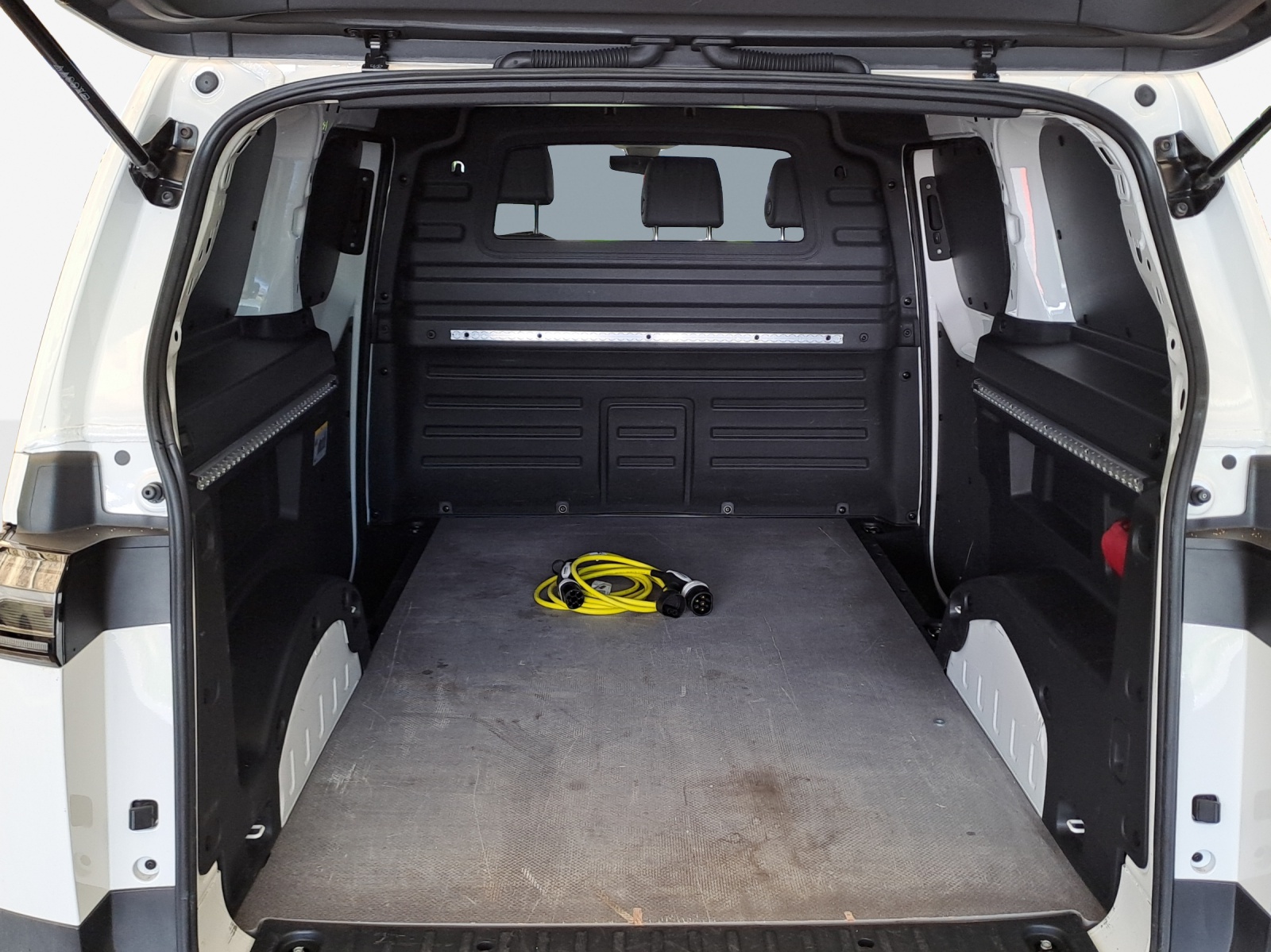 VW ID. Buzz Cargo-image-12