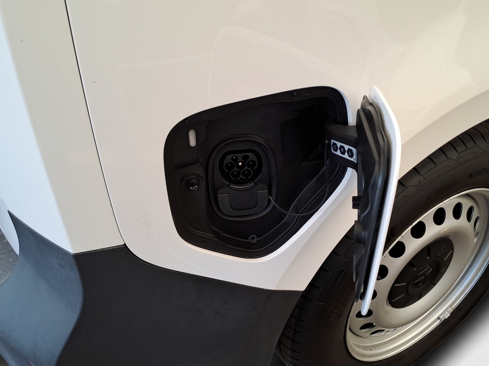 VW ID. Buzz Cargo-image-14