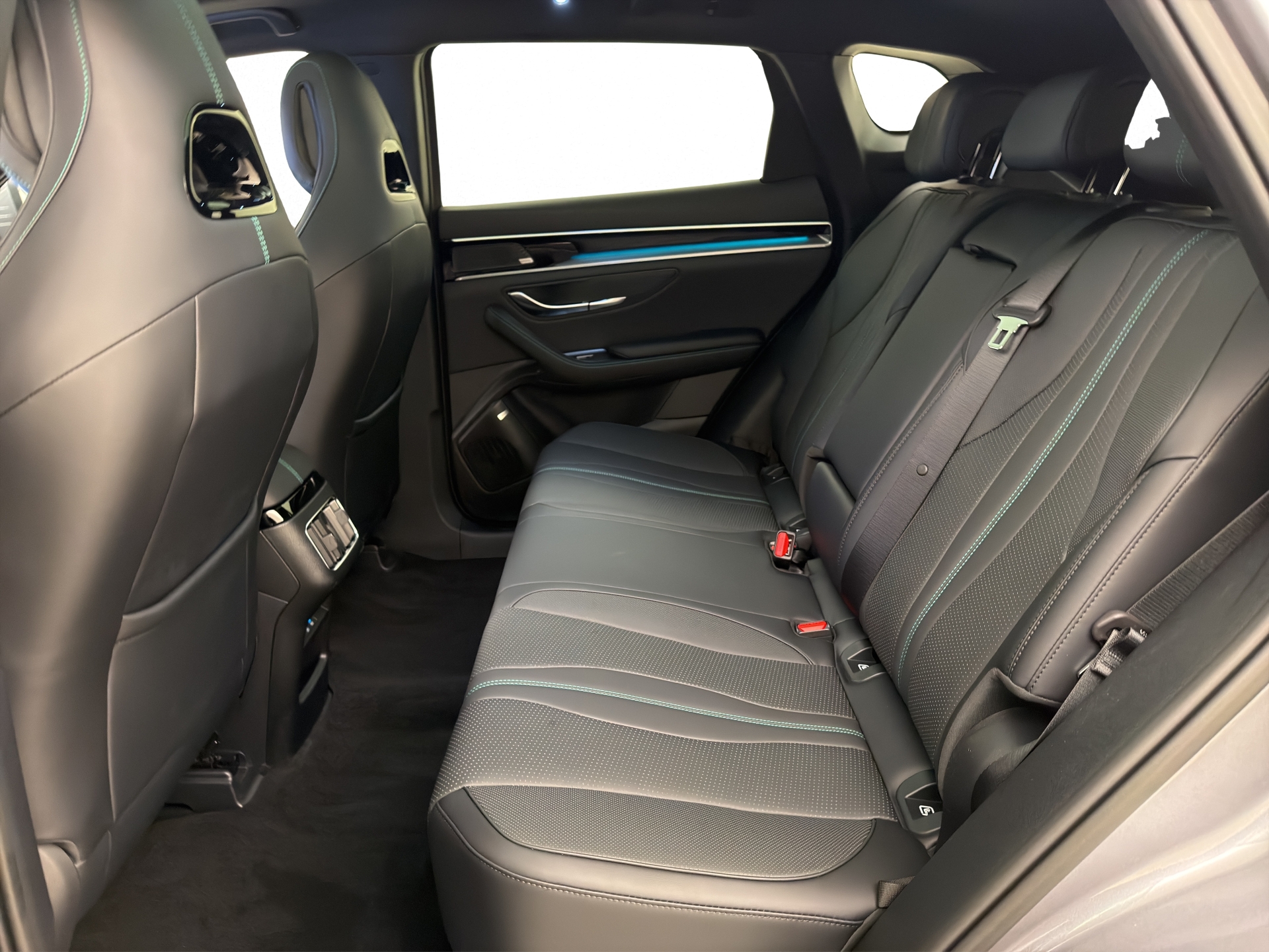 BYD Seal U DM-i Design AWD-image-11