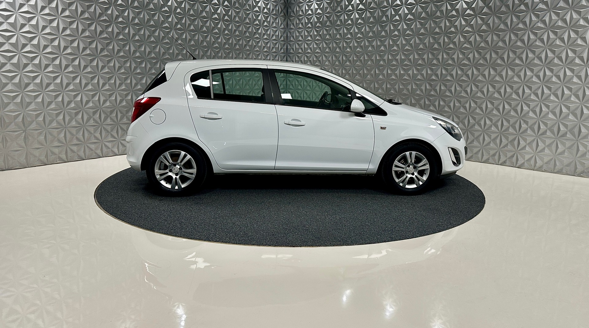 OPEL Corsa 1.4 TP Enjoy-showroom-element-3