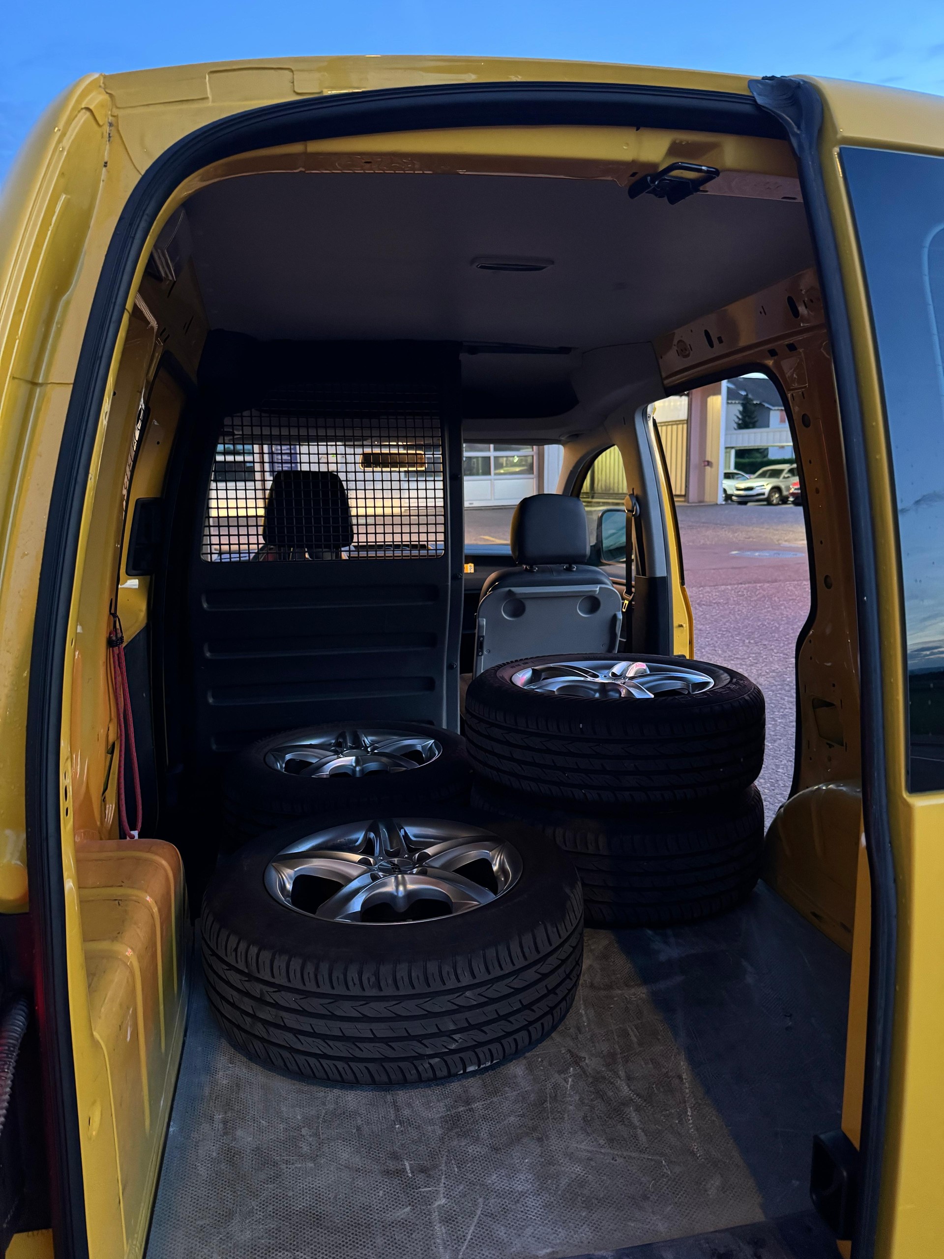 VW VW Caddy 4 2.0 d 4m-image-6