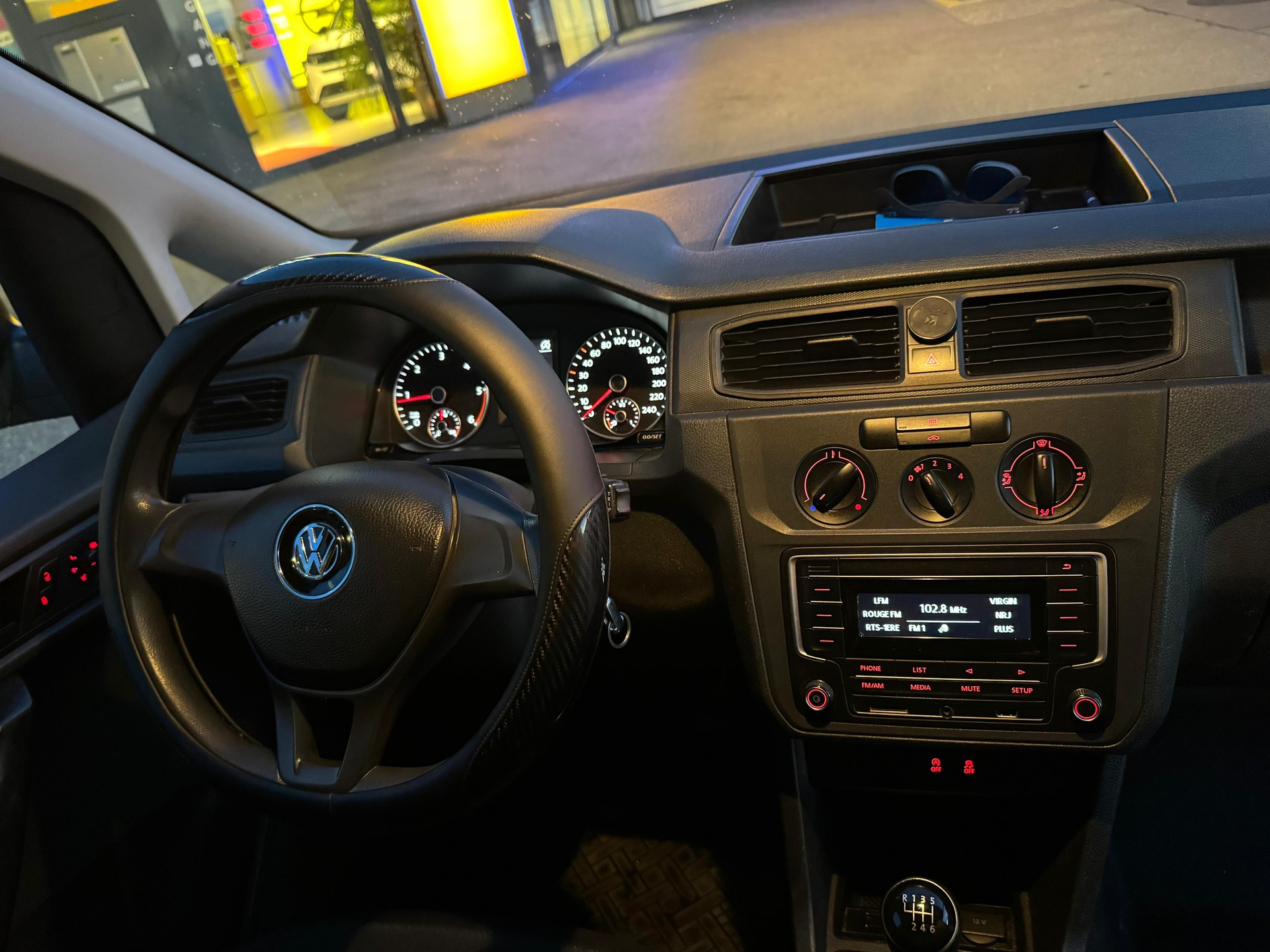 VW VW Caddy 4 2.0 d 4m-image-5