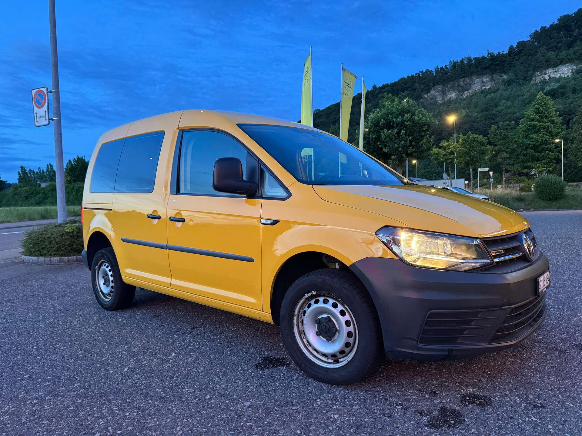 VW VW Caddy 4 2.0 d 4m-image-2