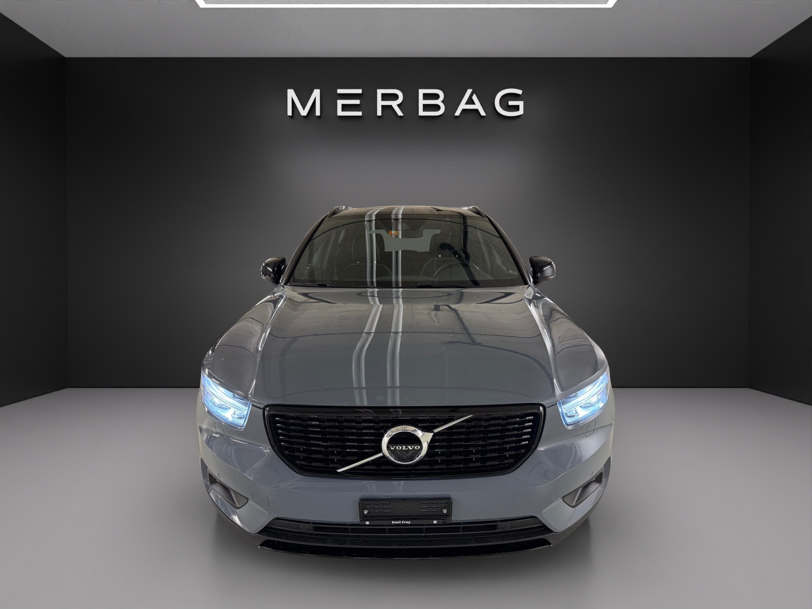 VOLVO XC40 T4 TwE R-Design DCT-image-1