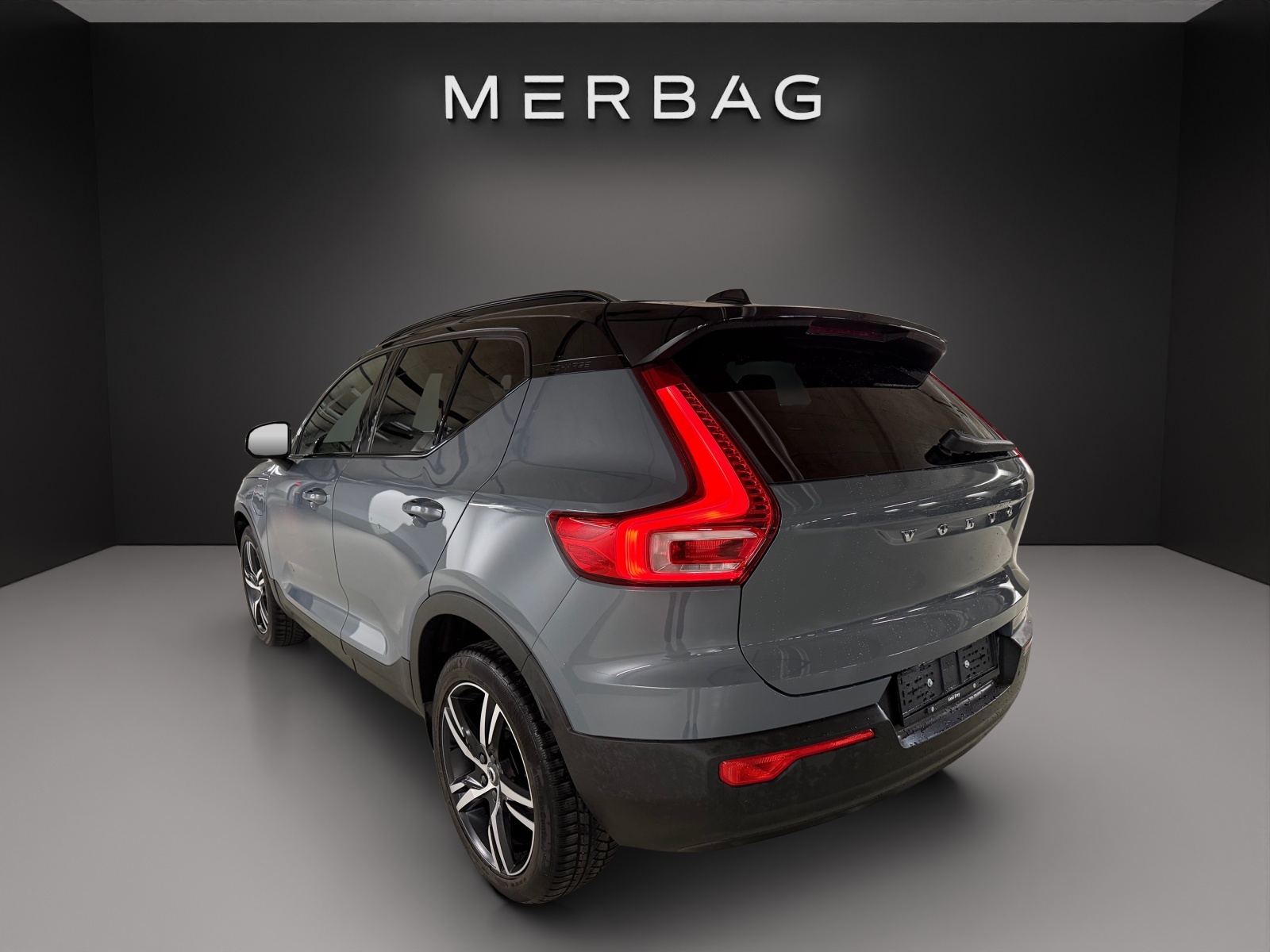 VOLVO XC40 T4 TwE R-Design DCT-image-3