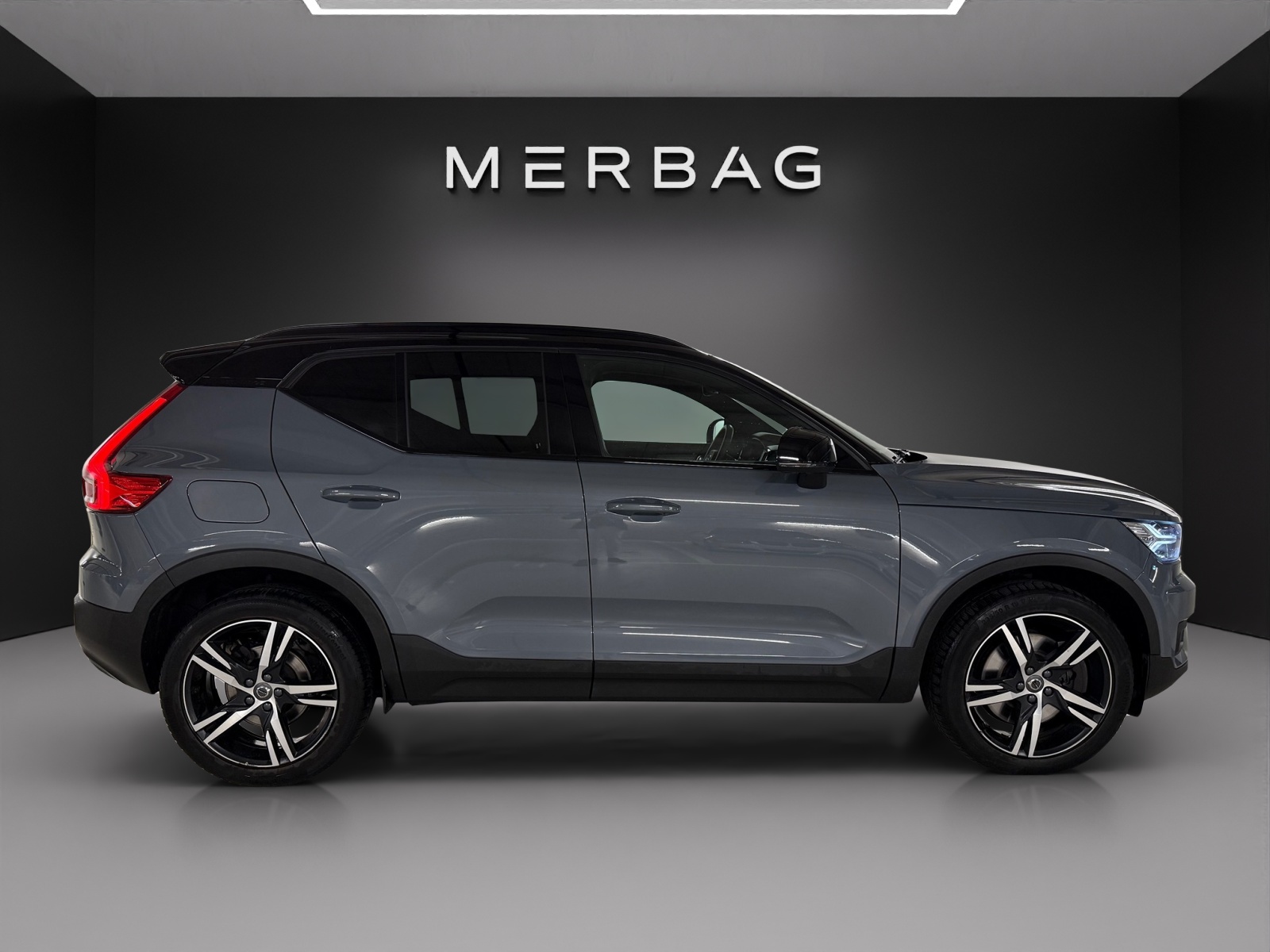VOLVO XC40 T4 TwE R-Design DCT-image-2
