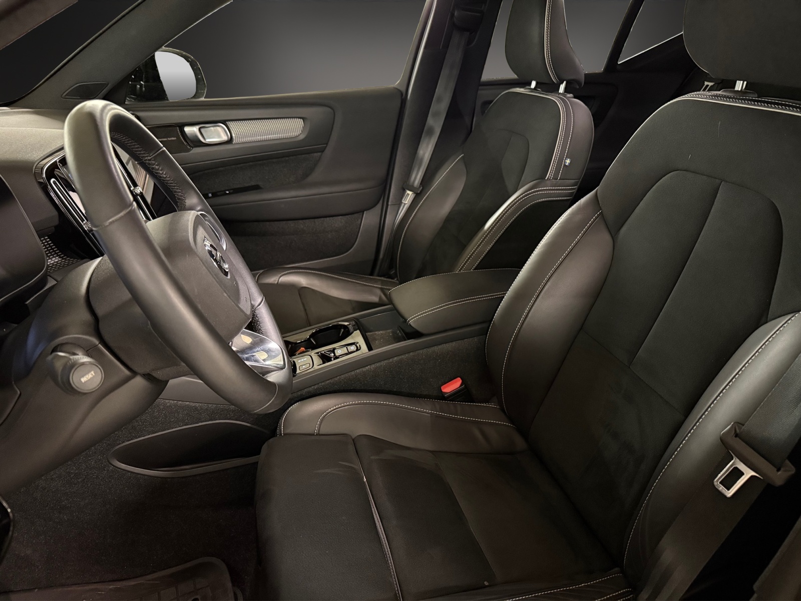 VOLVO XC40 T4 TwE R-Design DCT-image-7