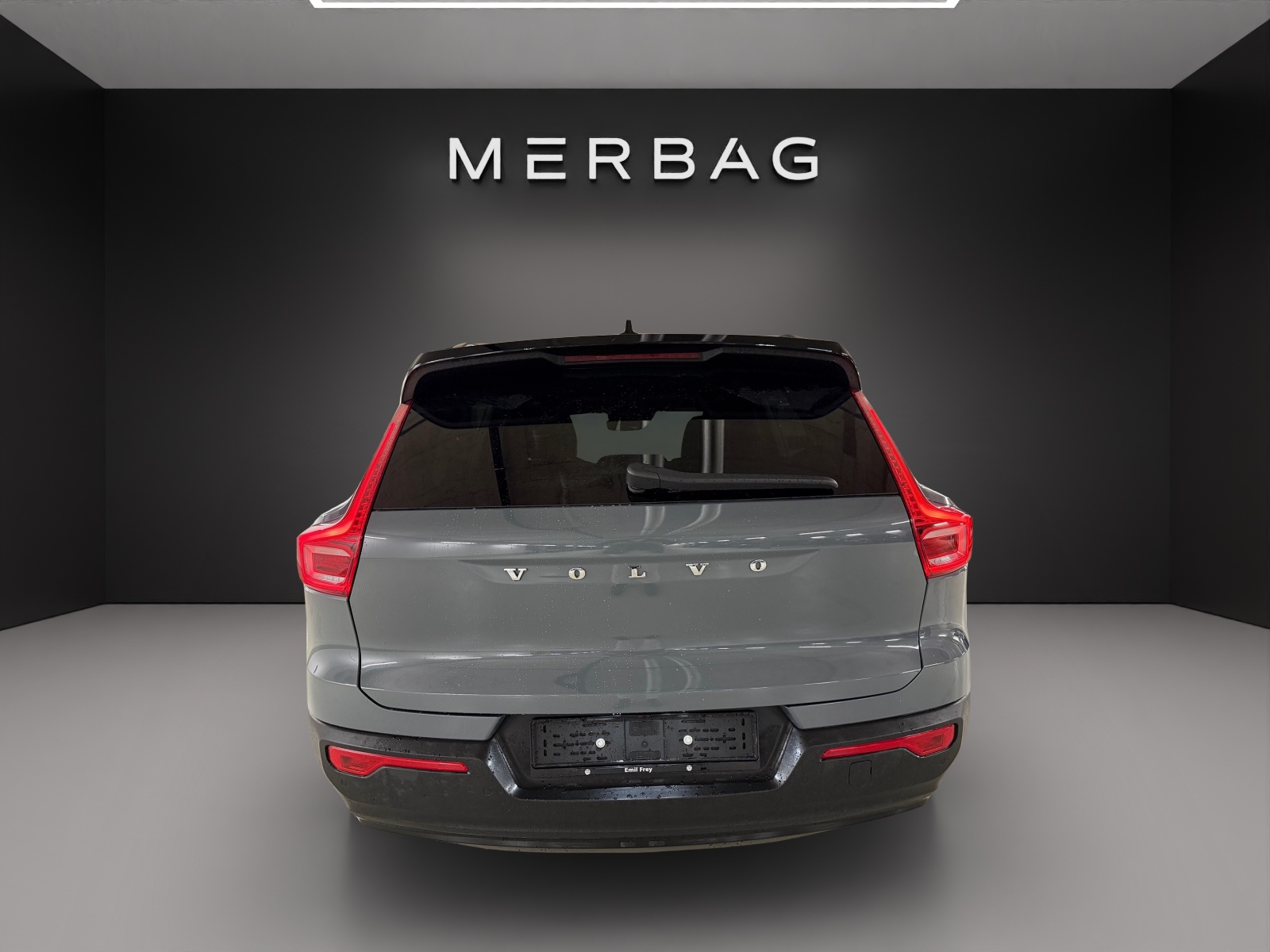 VOLVO XC40 T4 TwE R-Design DCT-image-4