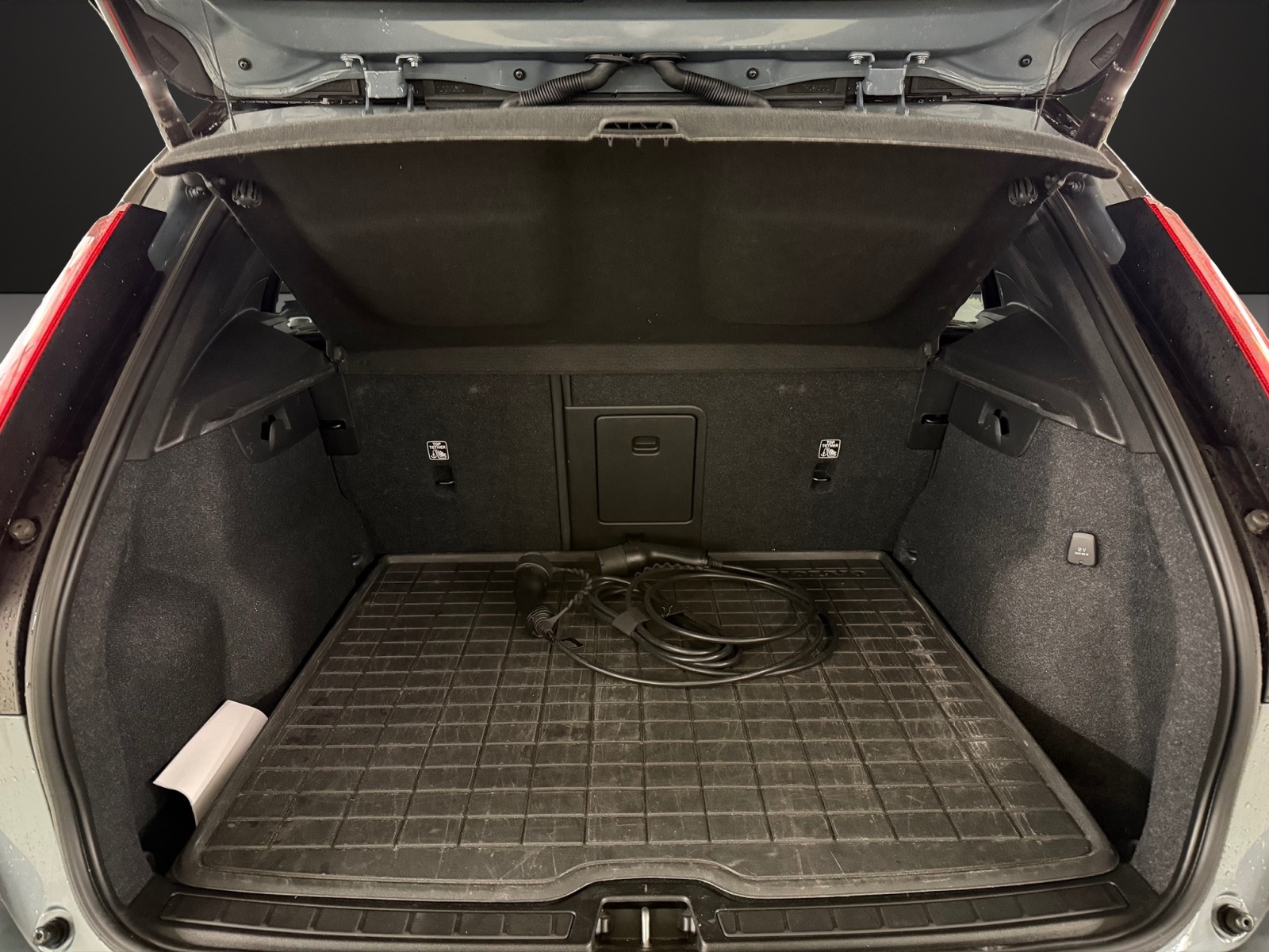 VOLVO XC40 T4 TwE R-Design DCT-image-11