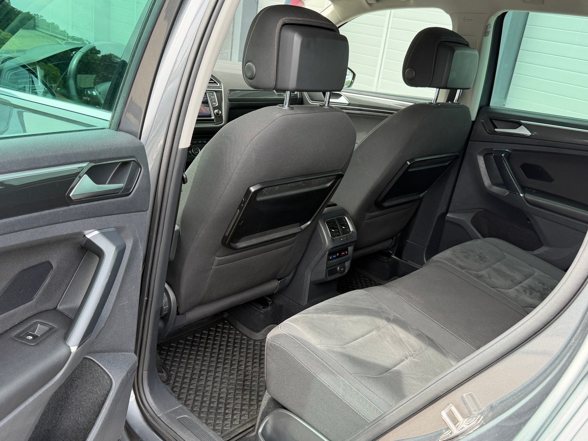 VW Tiguan 2.0 TDI SCR Highline 4Motion DSG-image-14