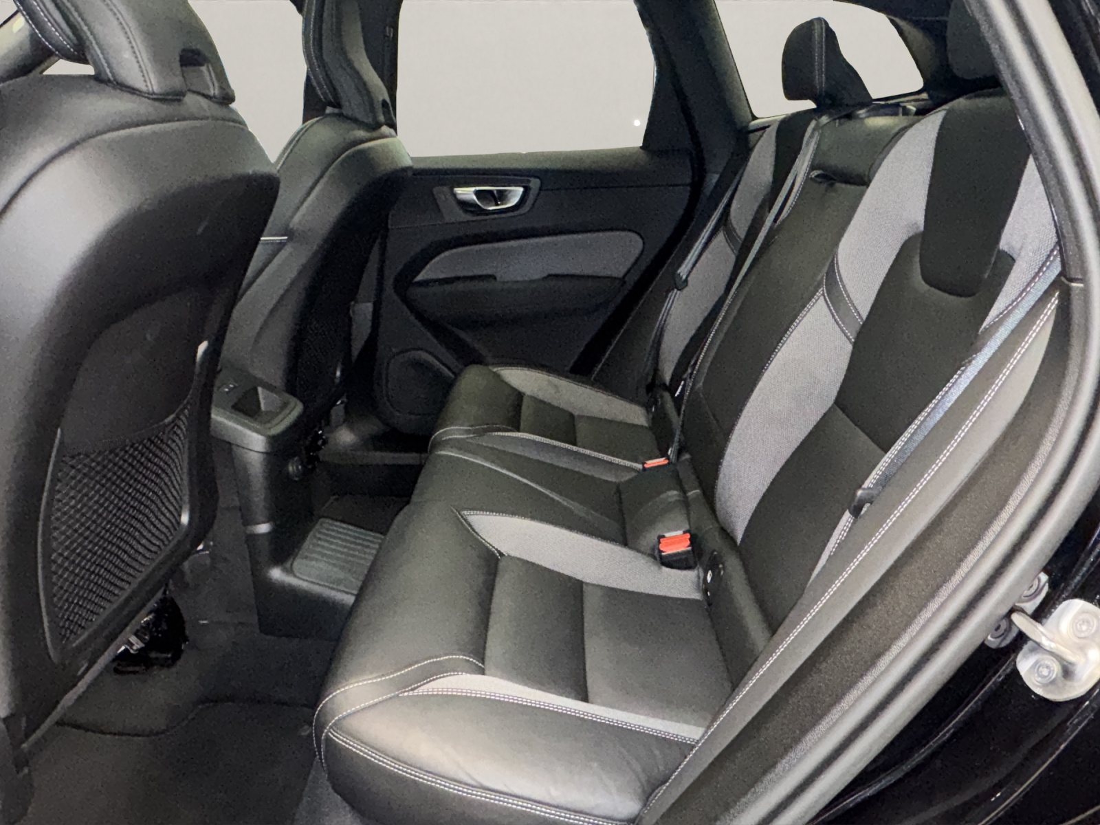 VOLVO XC60 2.0 T8 TE Black Edition eAWD-image-9