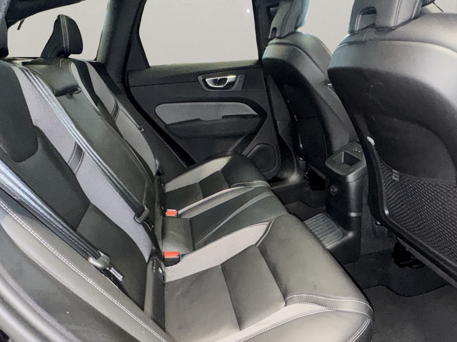 VOLVO XC60 2.0 T8 TE Black Edition eAWD-image-8
