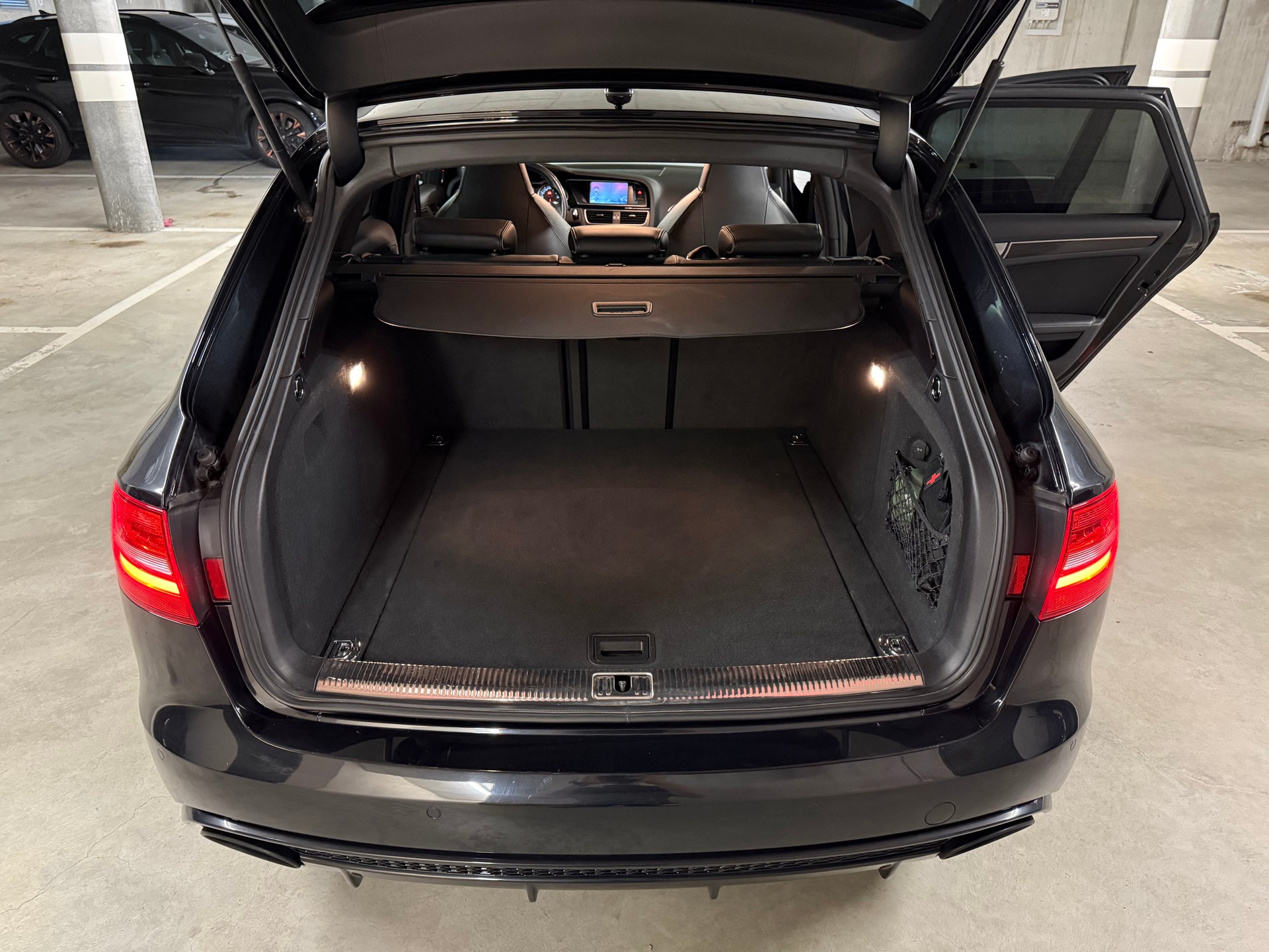 AUDI 4.2 V8 FSI quattro S-Tronic-image-2