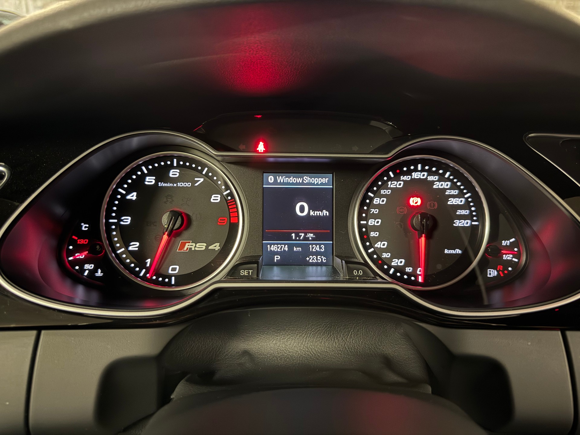 AUDI 4.2 V8 FSI quattro S-Tronic-image-4