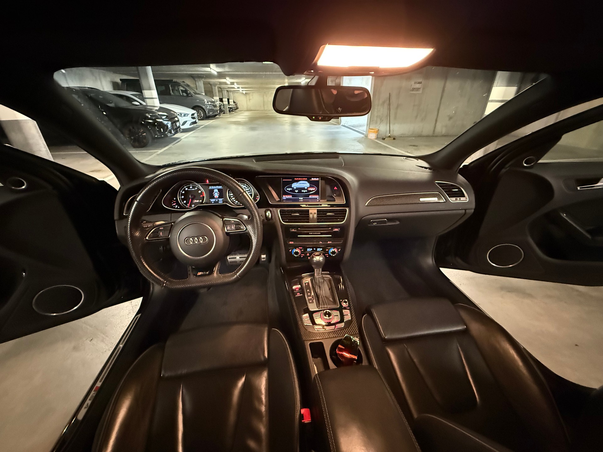 AUDI 4.2 V8 FSI quattro S-Tronic-image-3