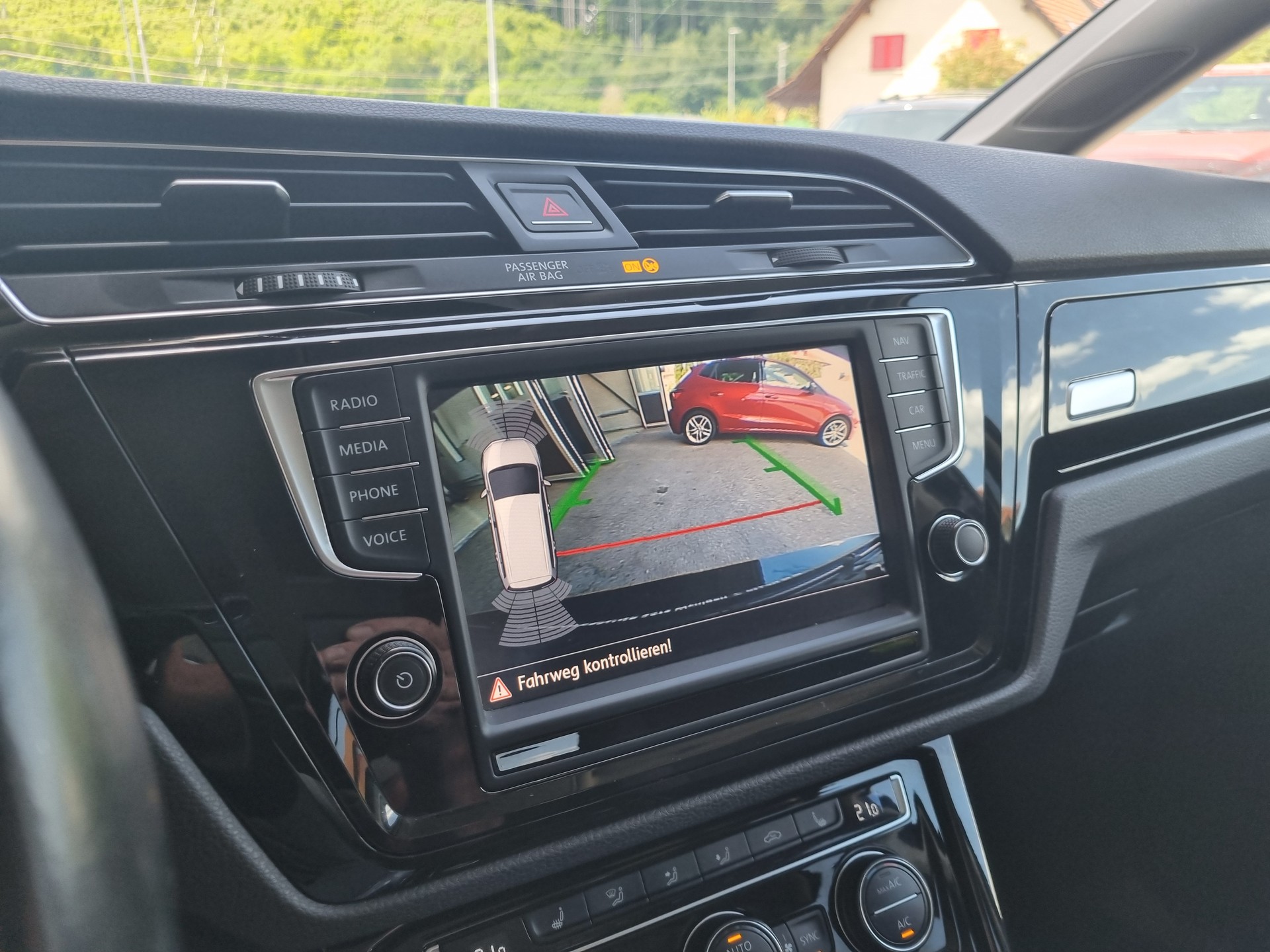 VW Touran 1.8 TSI BlueMotion Technology Highline DSG-image-15