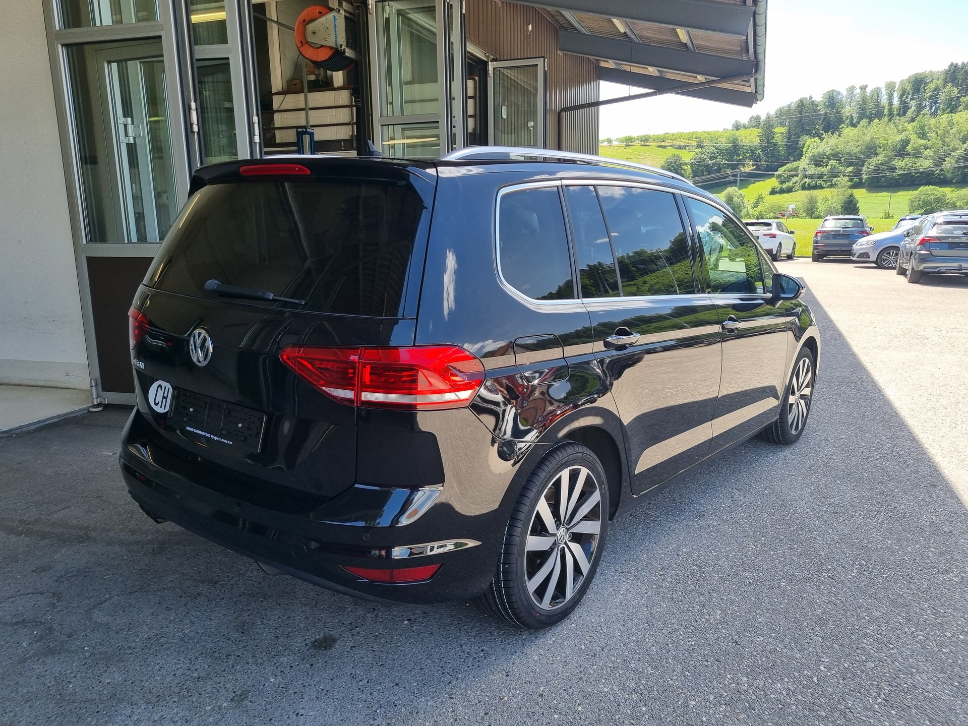 VW Touran 1.8 TSI BlueMotion Technology Highline DSG-image-3