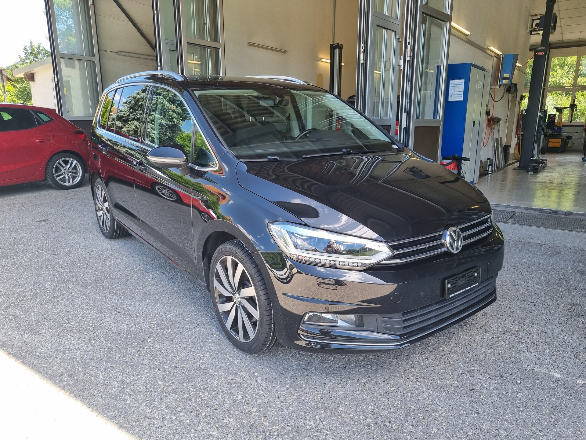 VW Touran 1.8 TSI BlueMotion Technology Highline DSG-image-1