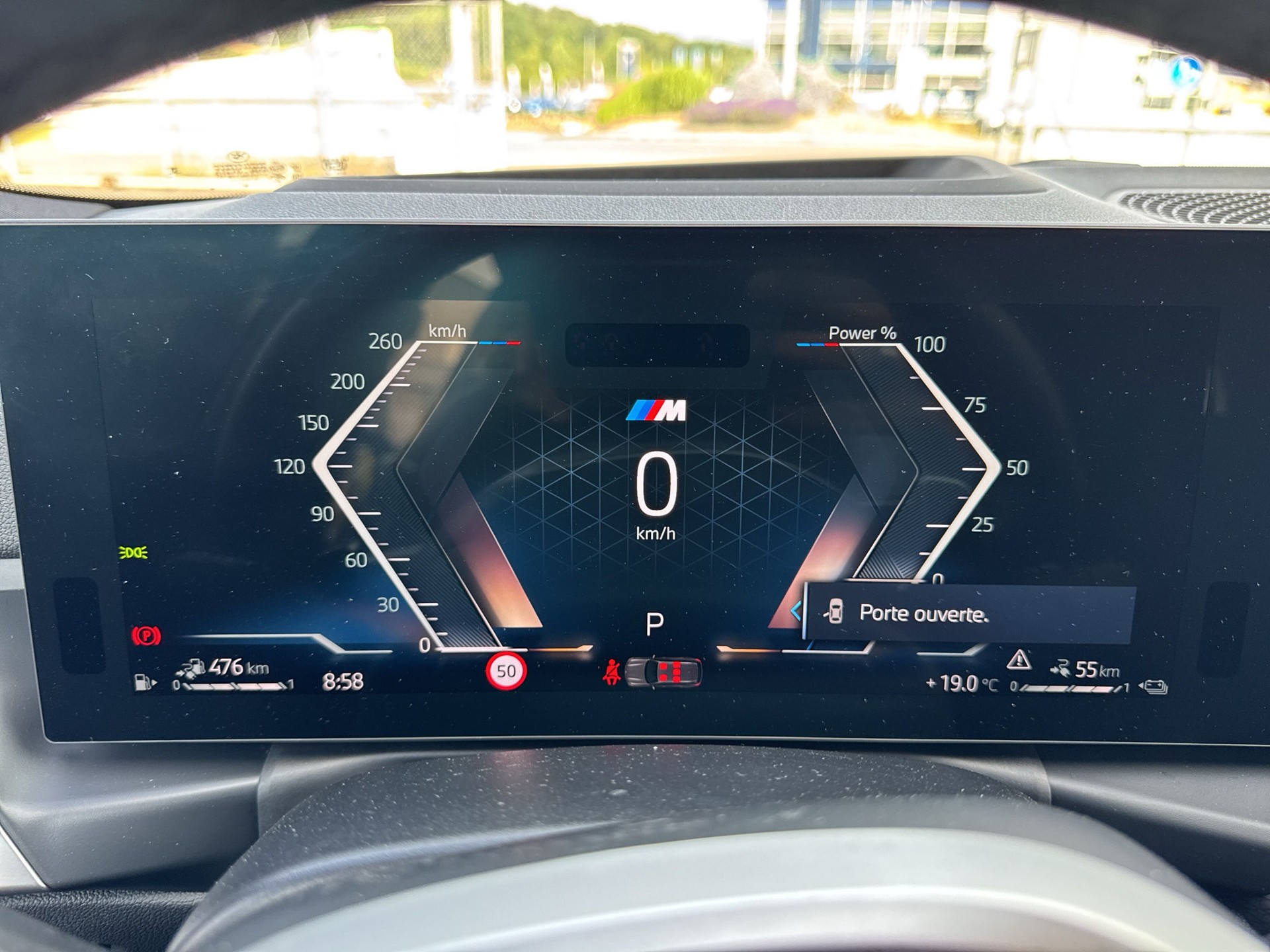 BMW 330e x DriveTouring Steptronic M Sport-image-13