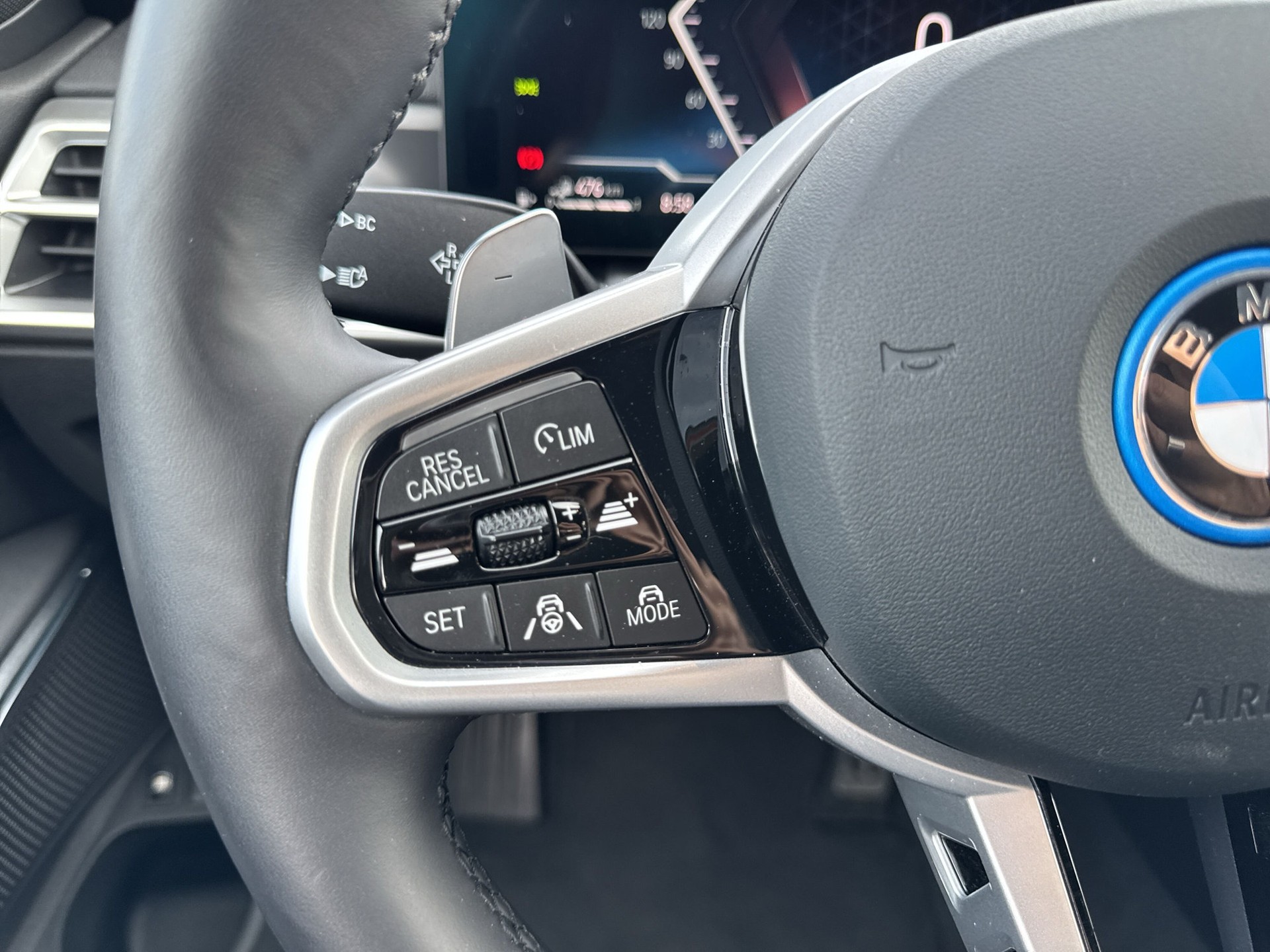BMW 330e x DriveTouring Steptronic M Sport-image-14