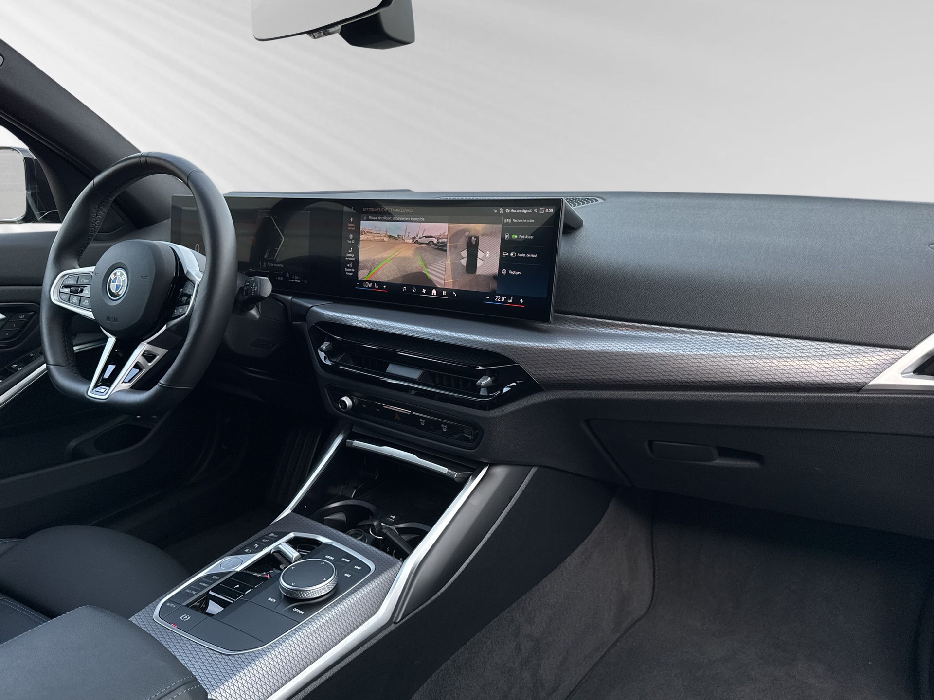 BMW 330e x DriveTouring Steptronic M Sport-image-4