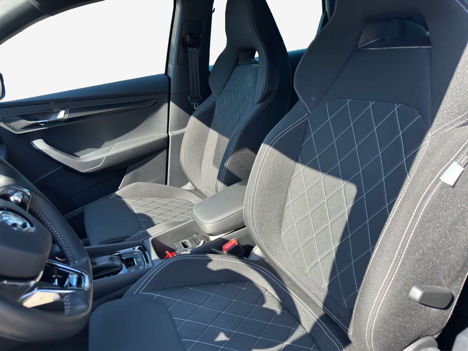 SKODA Karoq 2.0 TSI SportLine 4x4 DSG-image-7