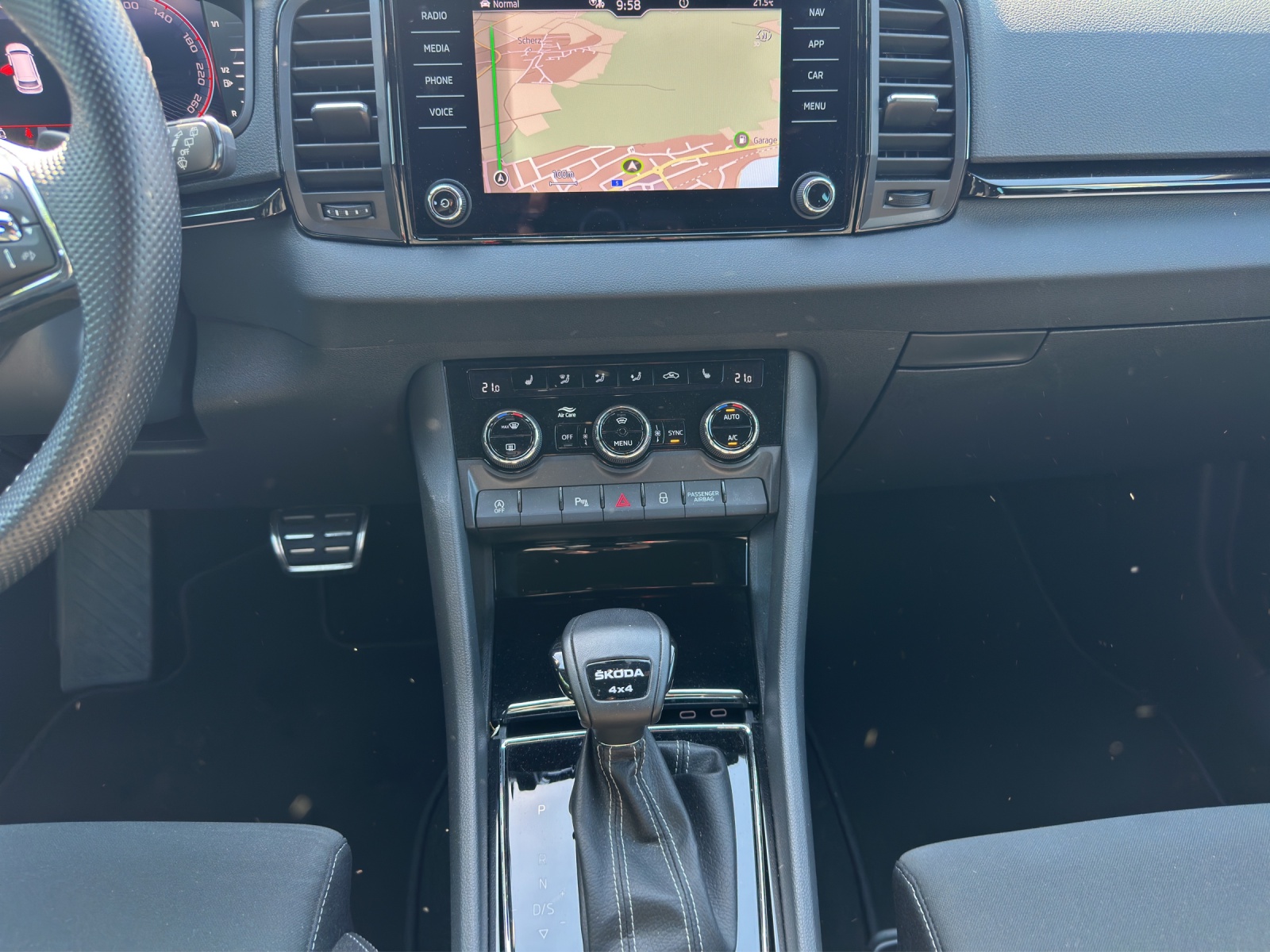 SKODA Karoq 2.0 TSI SportLine 4x4 DSG-image-9