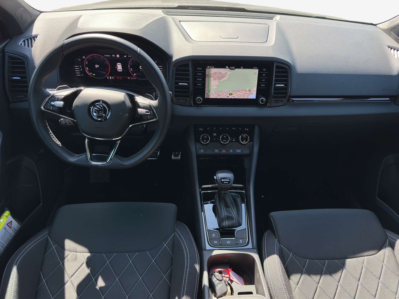 SKODA Karoq 2.0 TSI SportLine 4x4 DSG-image-10