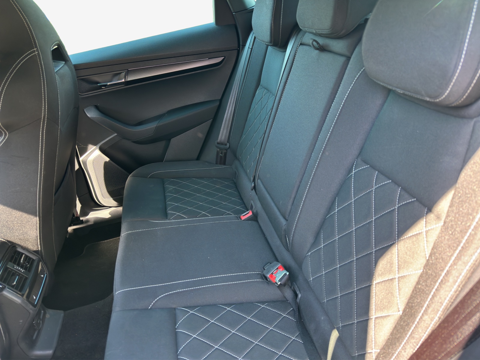 SKODA Karoq 2.0 TSI SportLine 4x4 DSG-image-11