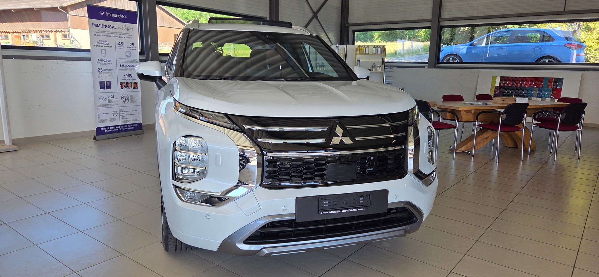 MITSUBISHI Outlander 2.4 PHEV Instyle+ 4WD Automatic-image-1
