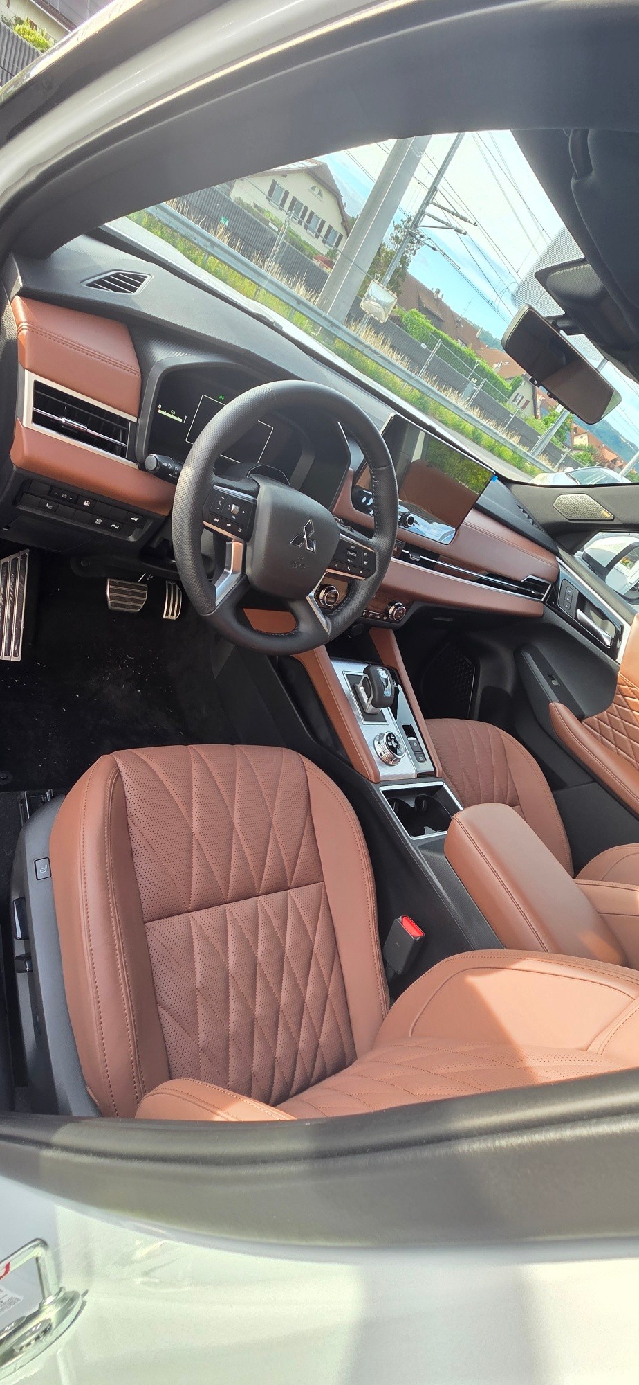 MITSUBISHI Outlander 2.4 PHEV Instyle+ 4WD Automatic-image-6