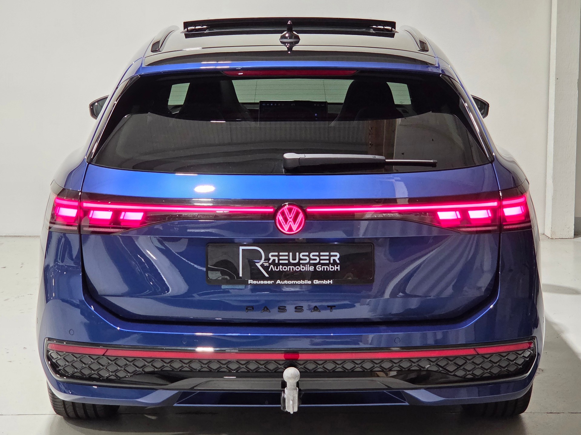 VW Passat Variant 2.0 TSI R-Line Signature Black Style 4 Motion DSG, Werksgarantie bis 10.2030-showroom-element-3