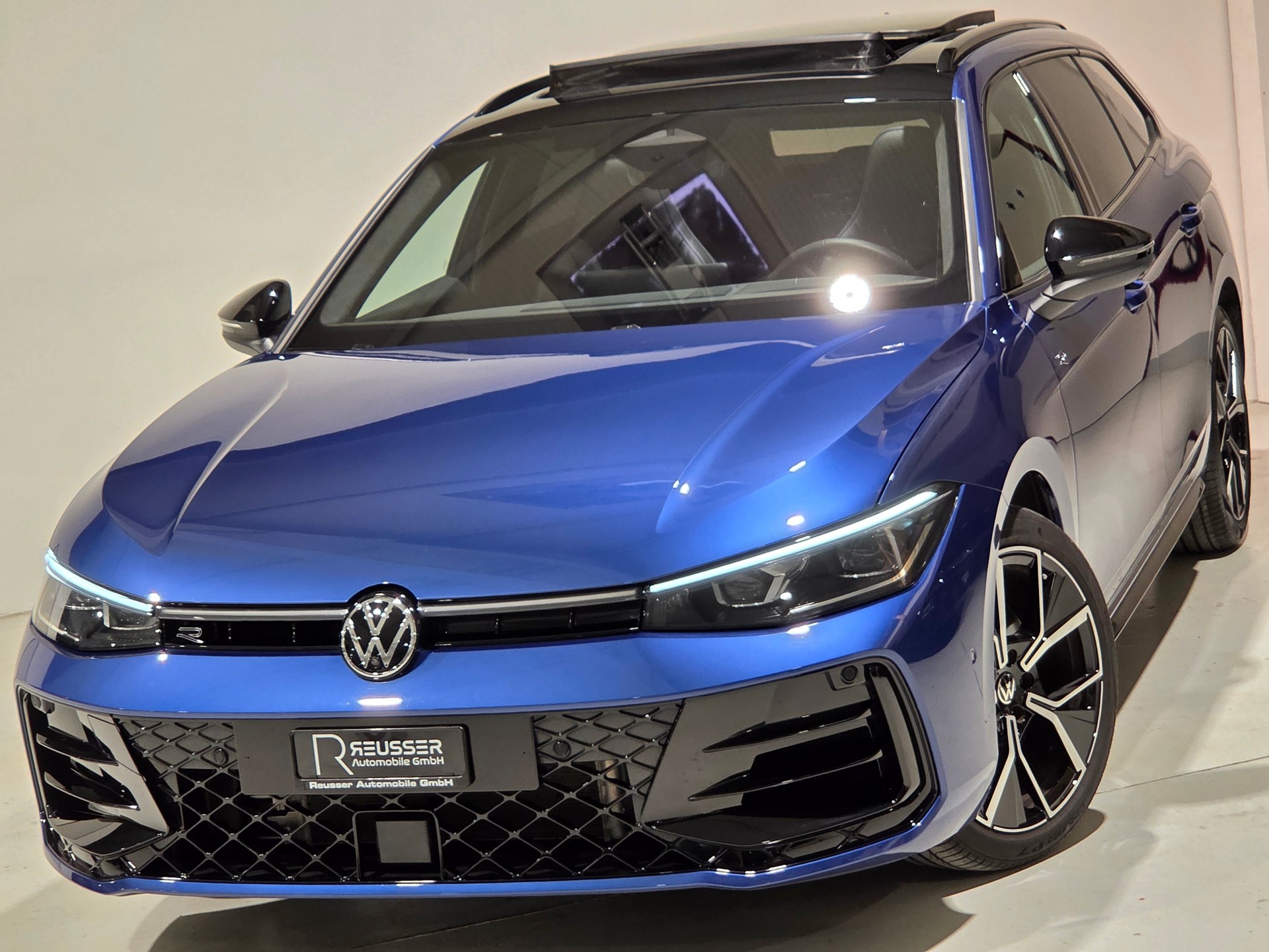 VW Passat Variant 2.0 TSI R-Line Signature Black Style 4 Motion DSG, Werksgarantie bis 10.2030-image-0
