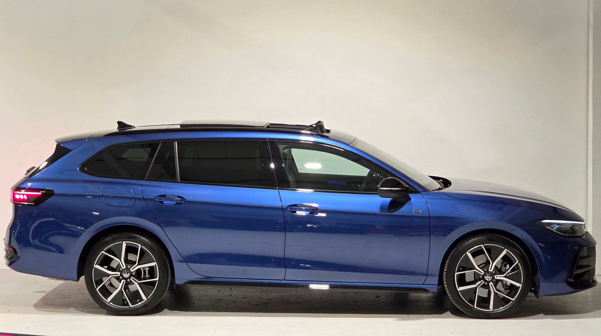 VW Passat Variant 2.0 TSI R-Line Signature Black Style 4 Motion DSG, Werksgarantie bis 10.2030-image-26