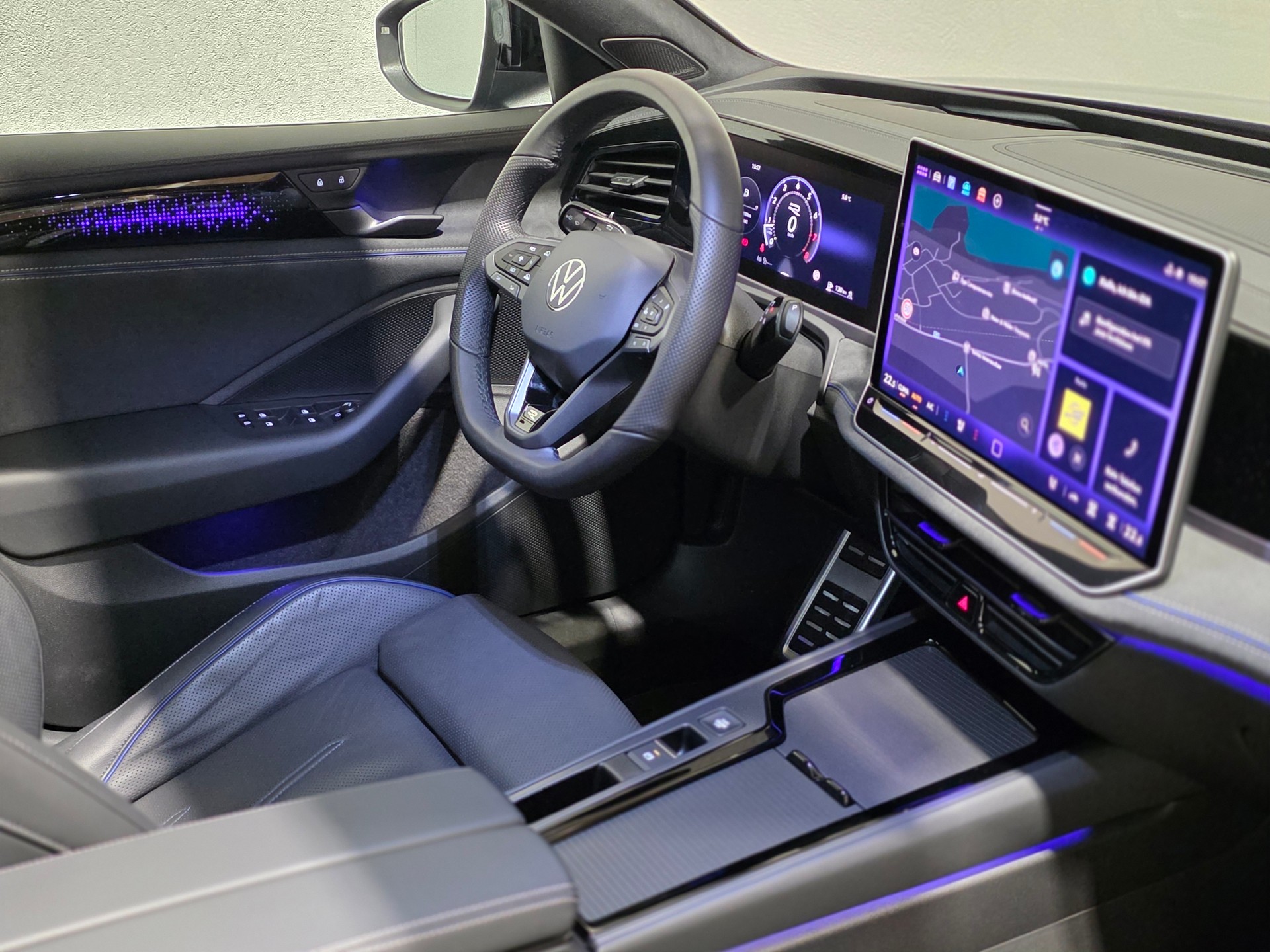 VW Passat Variant 2.0 TSI R-Line Signature Black Style 4 Motion DSG, Werksgarantie bis 10.2030-image-21