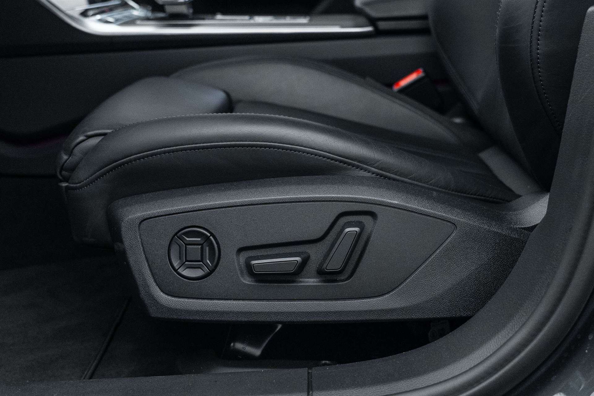 AUDI A6 Avant 45 TFSI Sport S-tronic quattro-image-15