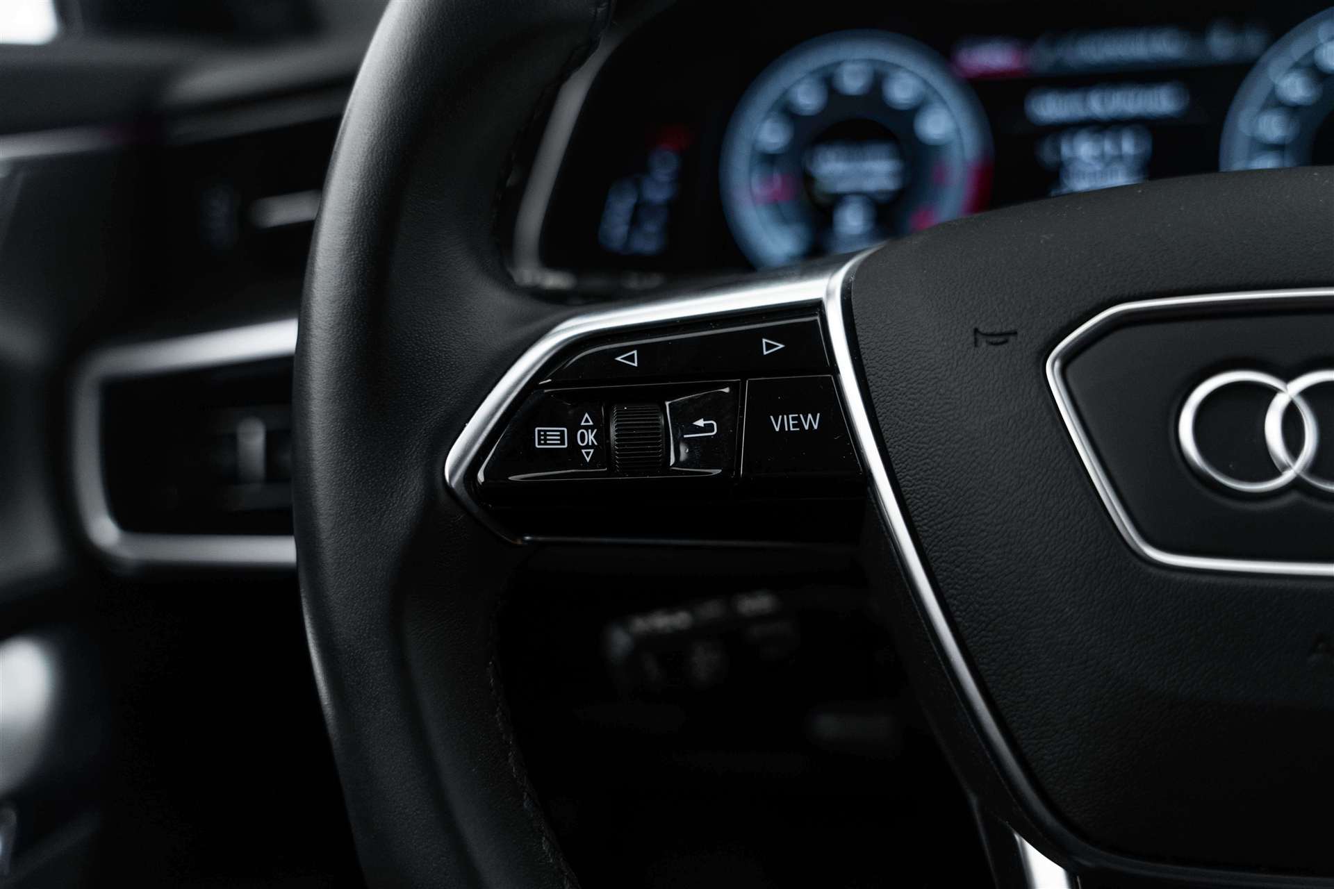 AUDI A6 Avant 45 TFSI Sport S-tronic quattro-image-16
