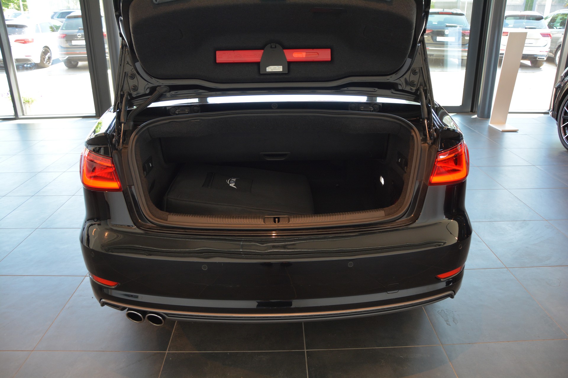 AUDI A3 Cabriolet 1.4 TFSI Attraction S-tronic S-Line-image-19