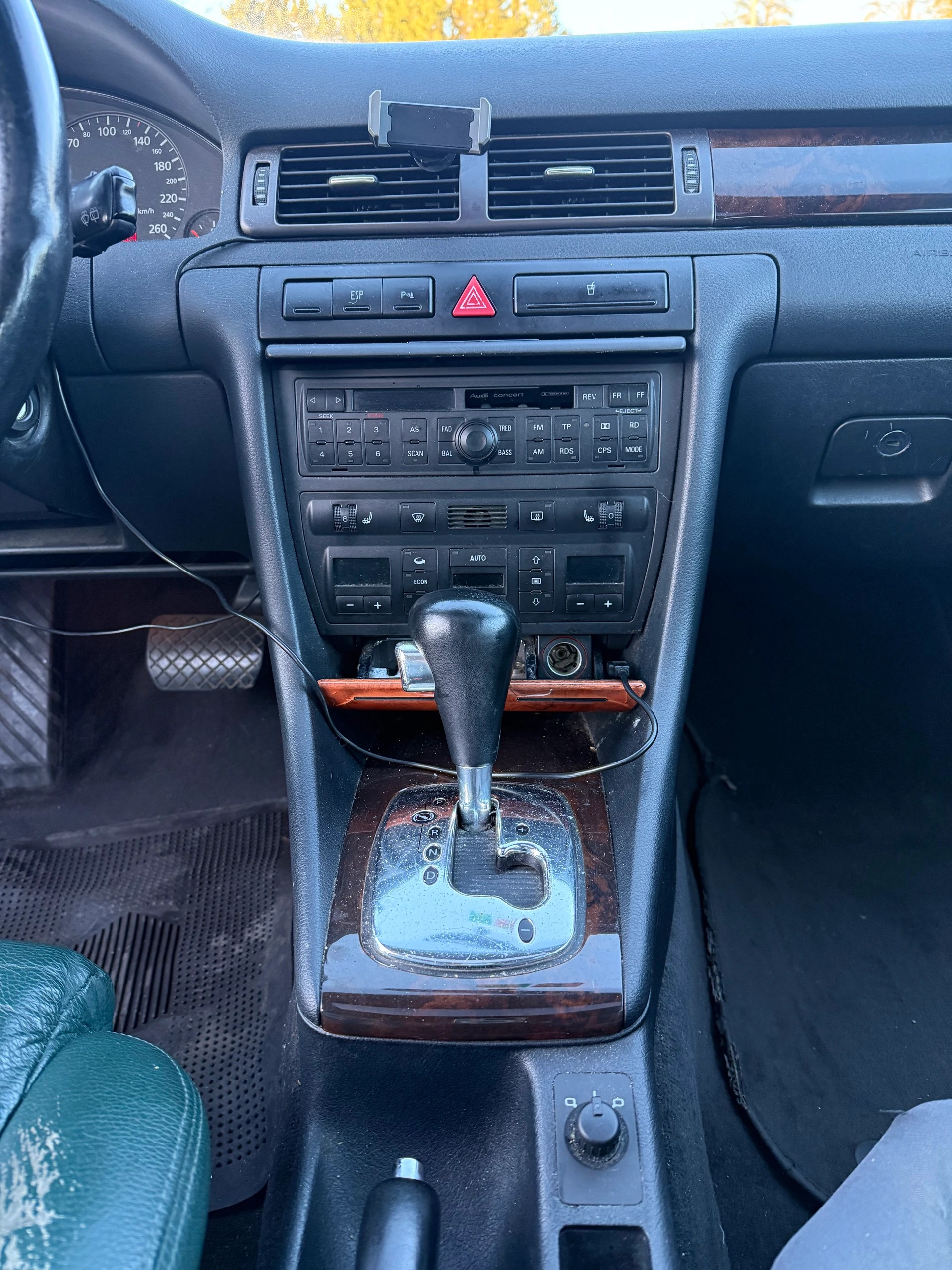 AUDI A6 Avant 2.8 Ambiente-image-8