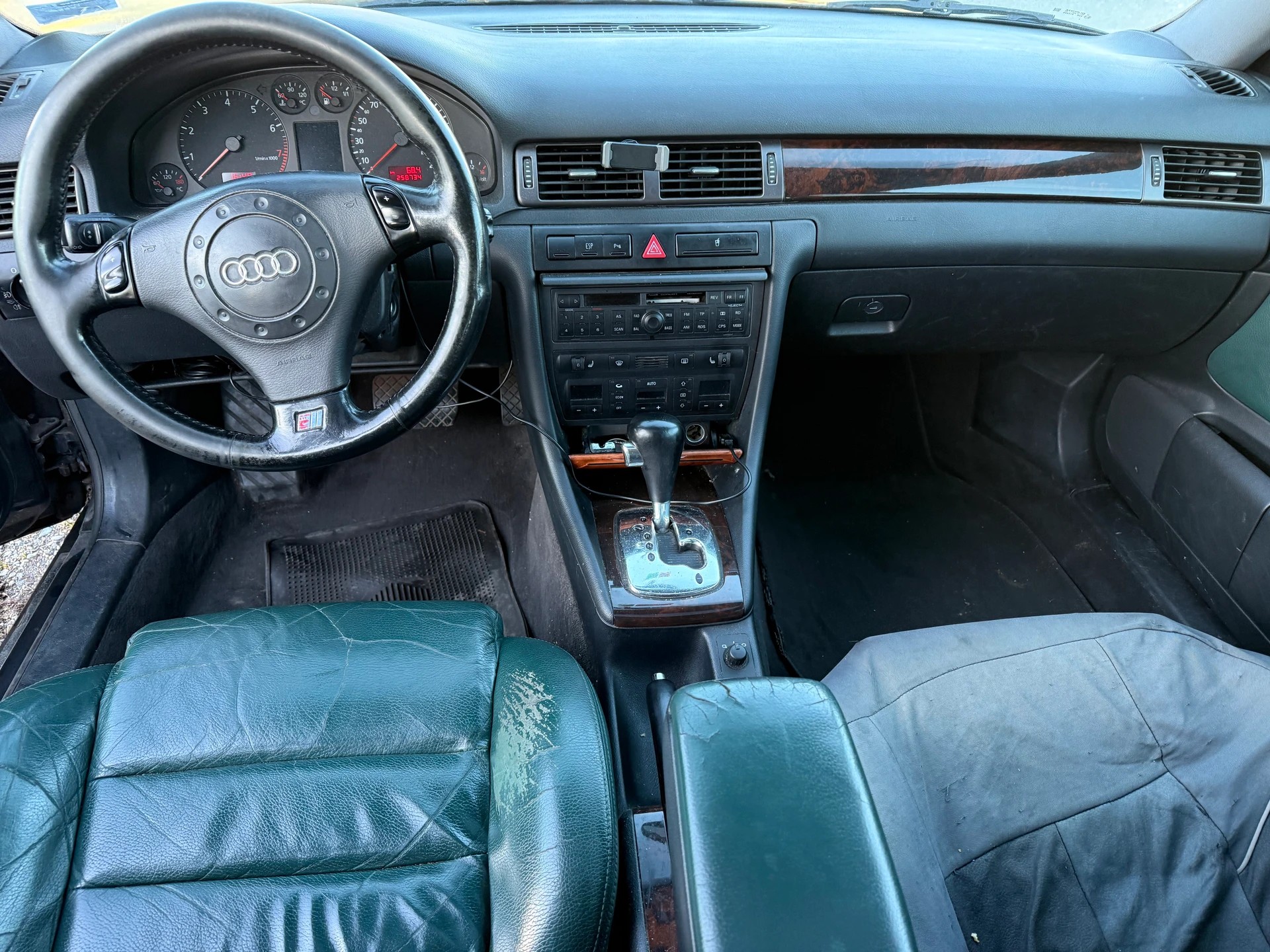AUDI A6 Avant 2.8 Ambiente-image-6
