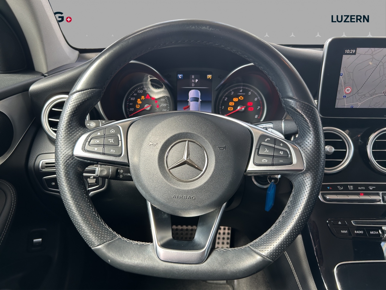 MERCEDES-BENZ GLC 250 AMG Line 4Matic 9G-Tronic-image-9