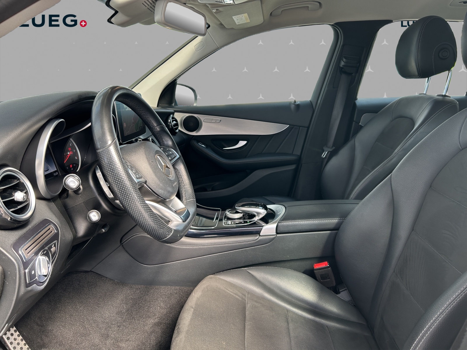 MERCEDES-BENZ GLC 250 AMG Line 4Matic 9G-Tronic-image-7