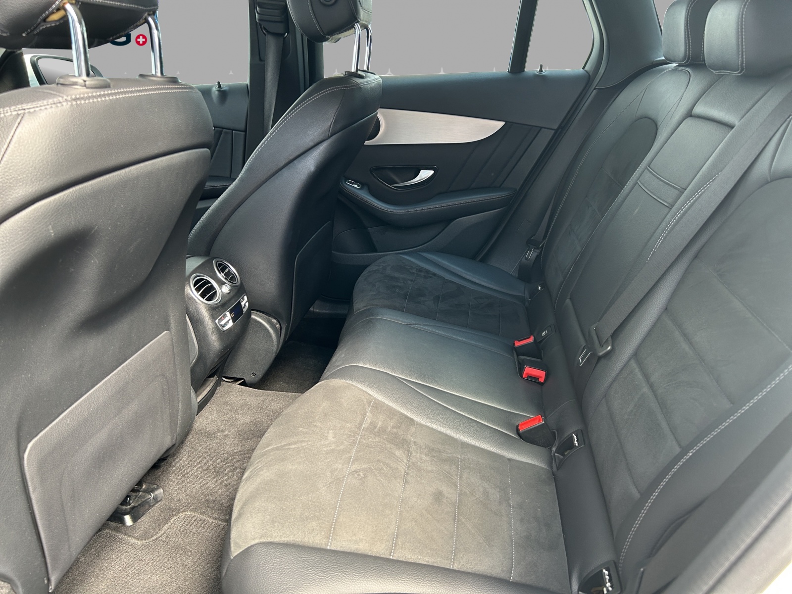 MERCEDES-BENZ GLC 250 AMG Line 4Matic 9G-Tronic-image-13