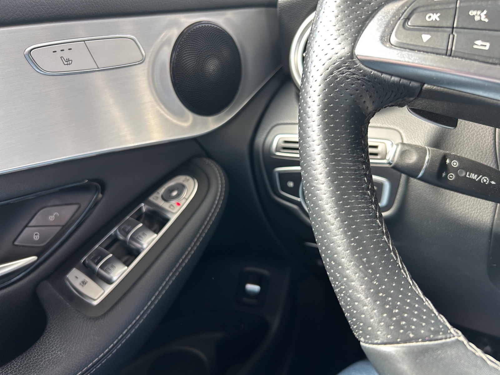 MERCEDES-BENZ GLC 250 AMG Line 4Matic 9G-Tronic-image-12
