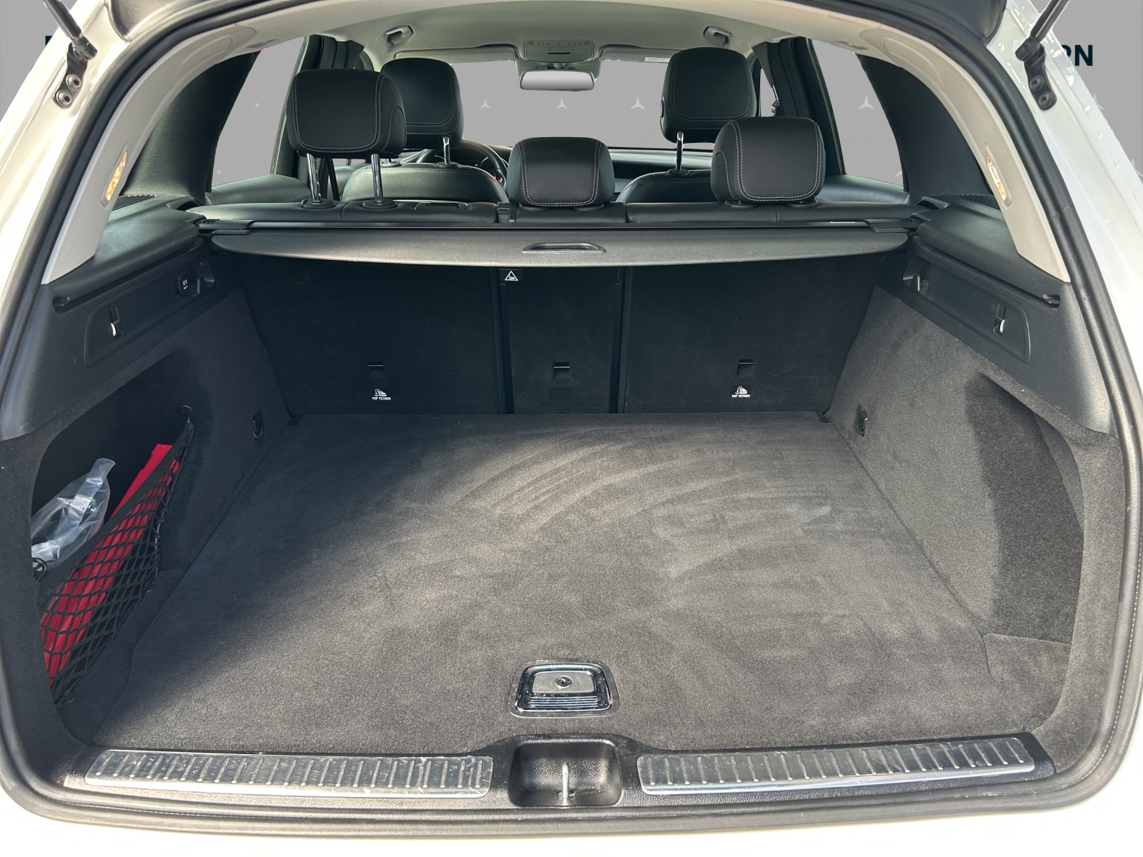 MERCEDES-BENZ GLC 250 AMG Line 4Matic 9G-Tronic-image-14