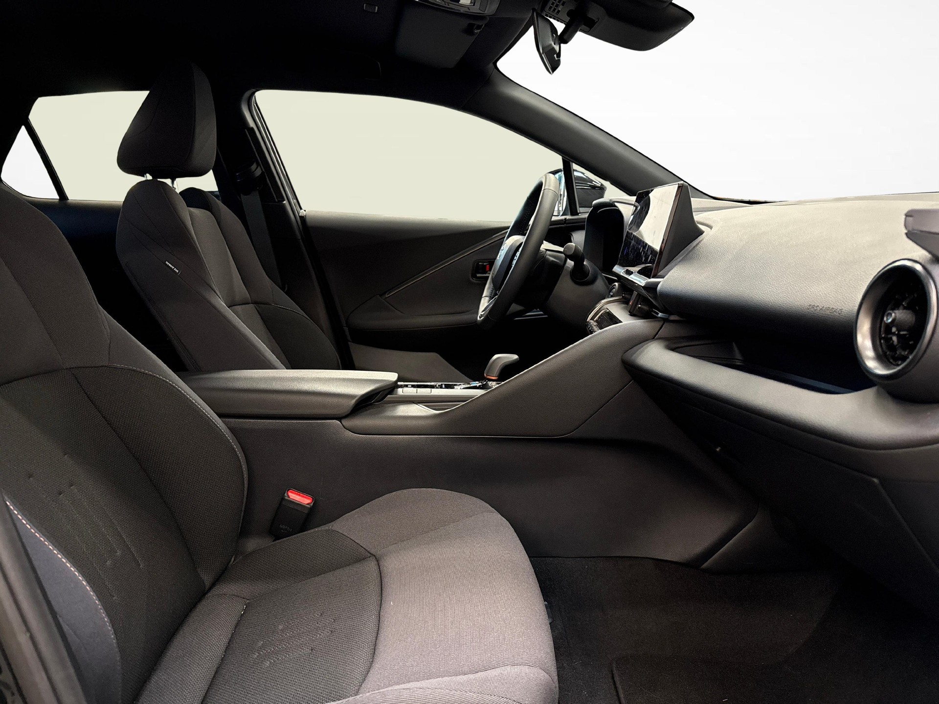 TOYOTA C-HR 2.0 PHEV Swiss Edition-image-9