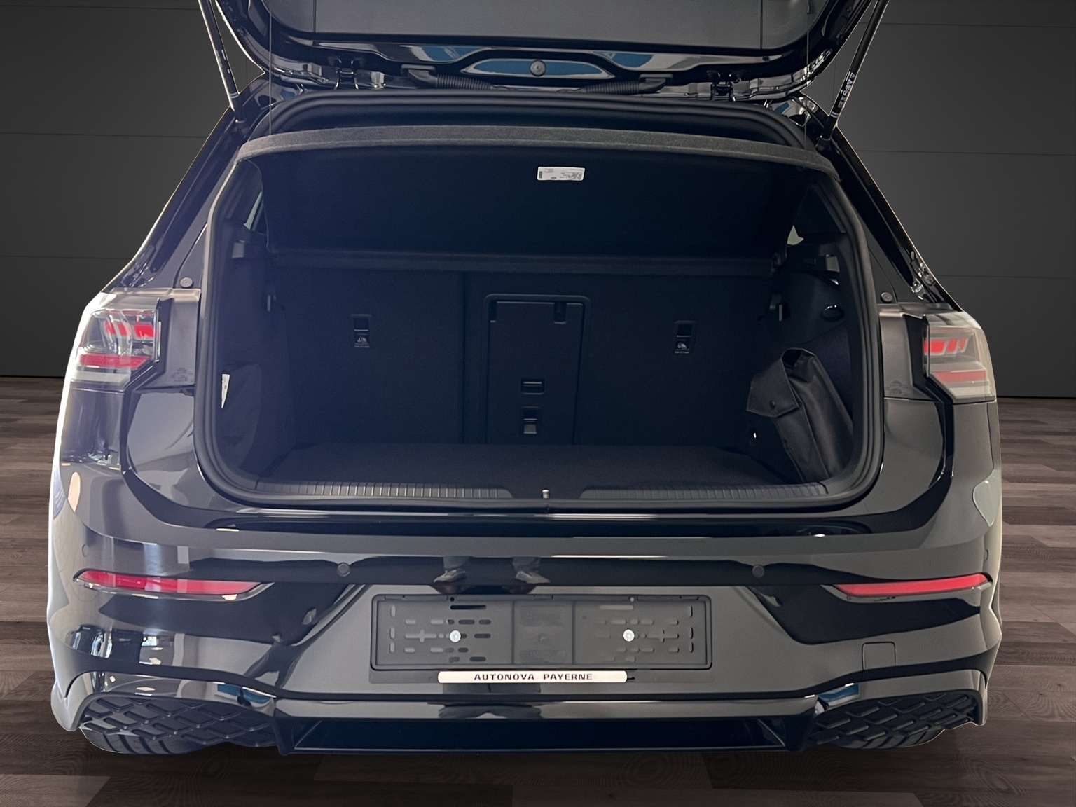 VW Golf 1.5 e TSI mHEV R-Line DSG-image-11