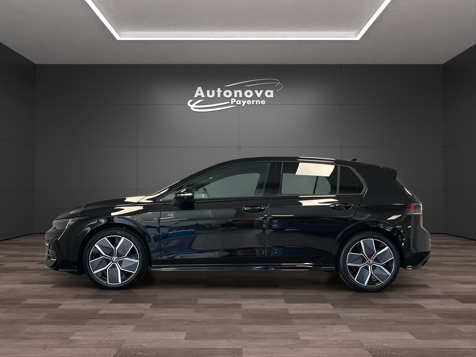 VW Golf 1.5 e TSI mHEV R-Line DSG-image-2